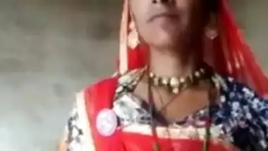 rajasthani bhabhi flashes for bf infront of son