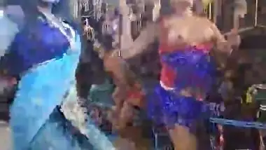 Desi naked round tits bounce dance clip