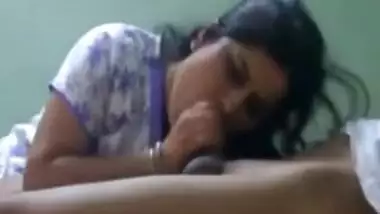 NEIGHBOUR INDIAN WIFE LOVES TO TASTE CUM BJ