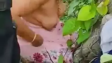 Assamme aunty jungle kaand caught by public