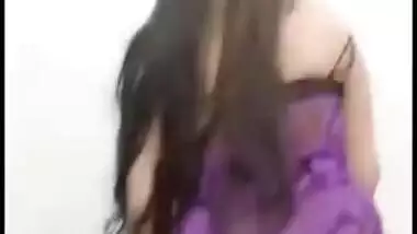 VIP Pakistani cam girl shakes her naked body for Desi XXX video