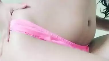 Naughty babe getting sexy