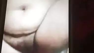 Standing masturbation using bittle by big boobs GF