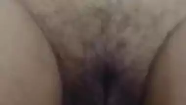 Indian girl bares her sex pussy for XXX viewers all over the world