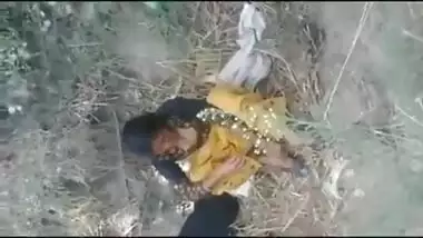 Dehati Homely Bhabhi Outdoor XXX Video