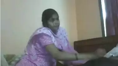 Indian newly wed bhabhi sucking her servant dick after lunch