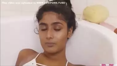 Indian girl reha hotty in bathroom indian sex video