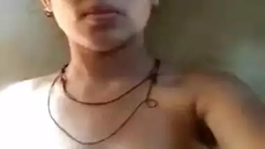 Desi Teen nude selfie video on cam for her bf