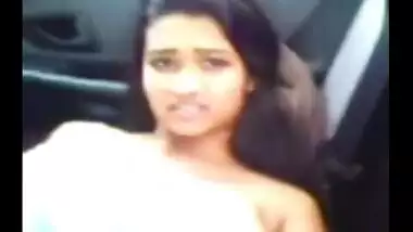 Huge boobs girlfriend gets her Pussy rubbed in Car