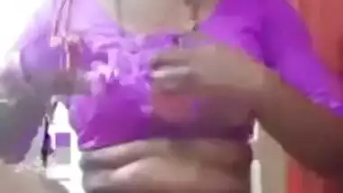 Young Tamil girl captures herself exposing XXX parts for Desi fans