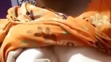 Beautiful Desi Babe Showing Boobs & Pussy