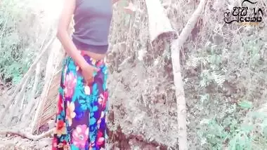 Girl Outdoor Pissingනදීකා අක්කා කුනුහරැප කියලා චූ දානවා With Sri Lankan