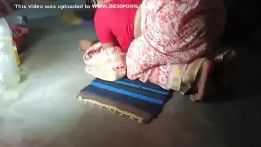 Palang Ke Niche Pasi Huyi Aunty Ko Masti Me Pel Diya