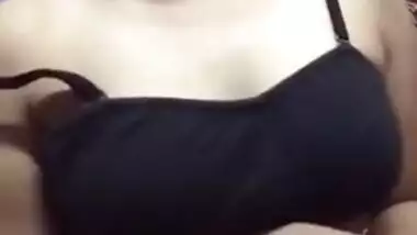 Hot Indian Girl Boob show