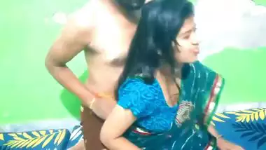 Married lady likes BF’s dick more than husband in desi porn