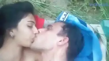 Desi Ladki Enjoying The Pleasure Of Outdoor Sex