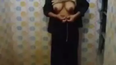 Desi cute girl on bathroom