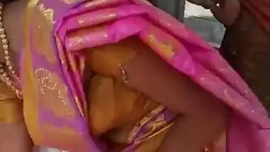 Tamil hot young girl side boobs in saree at temple HD