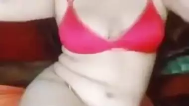 Sexy Desi Girl Masturbating