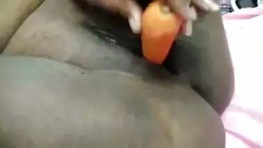 Tamil girl putting carrot in pussy and masturbation