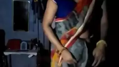 Desi village bhabi open her saree