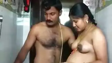 Desi hot couple romance in bathroom