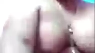 Horny Bhabi Fingering on Video Call