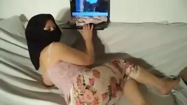 horny arab wife watching porn