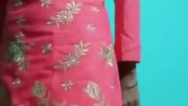 Desi Bhabhi Showing Her Tits