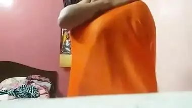 desi horny girl showing and playing her big boobs in yellow saree