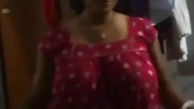 Indian Aunty Huge Curvy Boobs