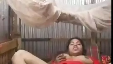 Bangladeshi village slut showing naked pussy on cam