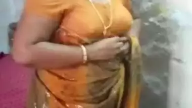 Kerala housewife show her boobs 