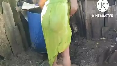 Bhabhi Ki Boobs Aur Ass Good Looking