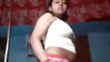 SEXY DESI GIRL STRIPING DANCE NUDE SELFI VIDEO
