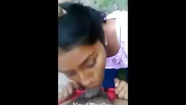 Desi sex video of a teen girl having outdoor fun with her horny lover