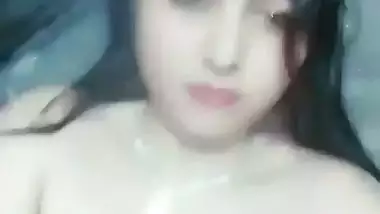 Hot Nagpur girl squeezes her boobs in Marathi sex video