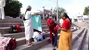 Tamil old aunties bathing gonga openly. HUGE...