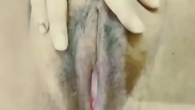 Mallu Girl Masturbating And Showing Her Pussy - Moaning