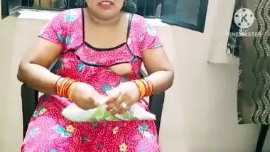 Indian Desi bhabhi fuking neighbour boy's