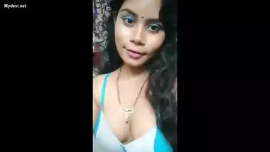 naughty desi bhabhi showing boobs