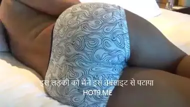 Admiring the sexy ass cheeks of the desi married woman