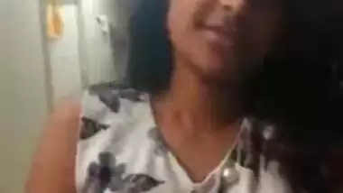 Sweet Indian girl blowjob to her lover MMS sex video