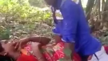 Jungle me bhabi ki chudai