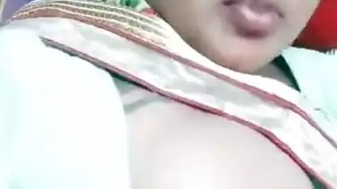 Sexy Mallu Bhabhi Flash Her Boob In App Part 2