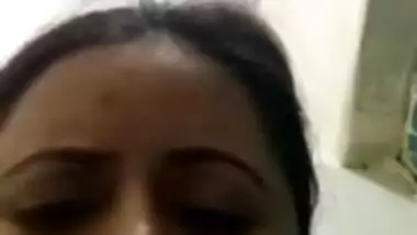 Cute Desi Girl Showing her Boobs and Pussy on video call