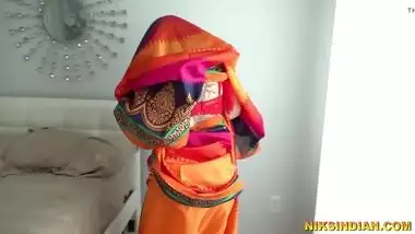 Boodhi Daadi Amma ki saree utaar kar unki chut chod diya