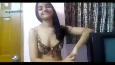 Sexy Pakistani girl blowjob clip