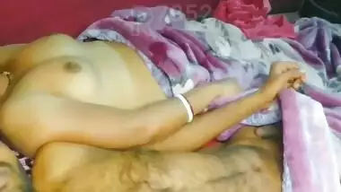 Raseeli Bhabhi Mona Ki Chut Or Chuchiyan Chat Chat Kar Chudai Ki Uske Sautele Dever Ne