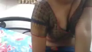 desi indian girl in saree blouse cam show